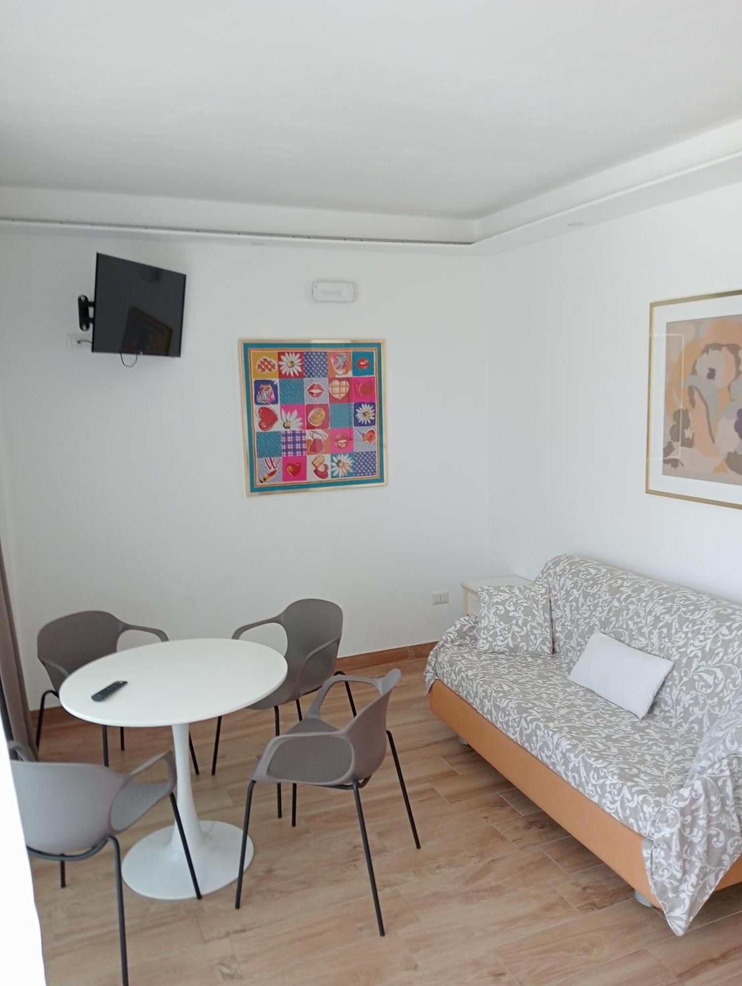Hotel Flora Алба Адриатика Екстериор снимка